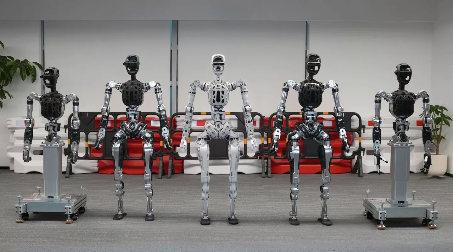 Конфигурация Adam U с колесами (слева и справа) официально выйдет в сентябре, а модели Lite и PS пока все еще находятся в стадии прототипов.