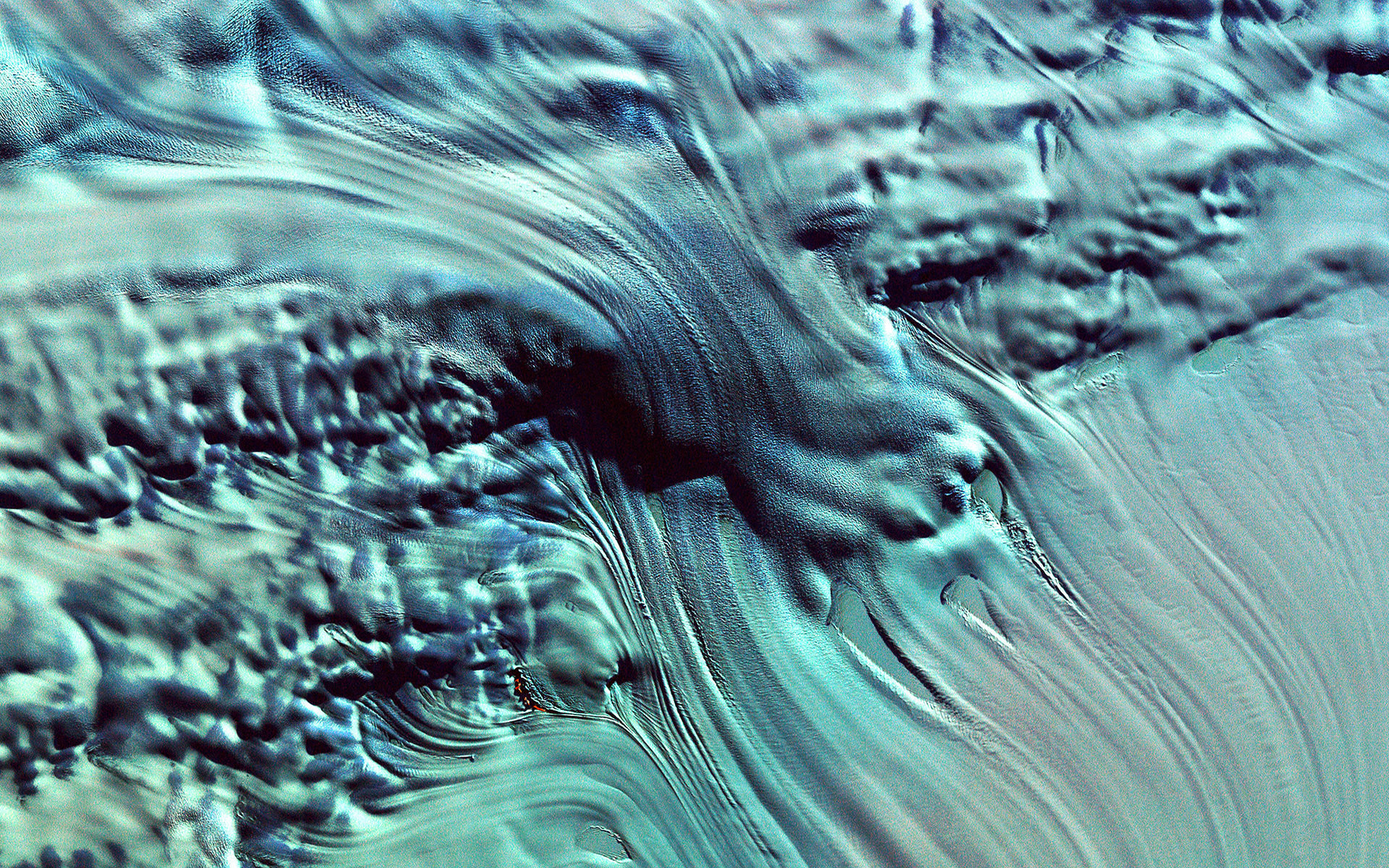 Ламберт — самый большой в мире ледник, расположенный в Антарктиде. На фотографии можно увидеть увлекательное движение льда, который течет, словно вода, только гораздо медленнее.