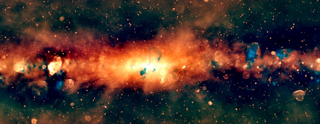 Новый радиопортрет центра Млечного Пути, полученный с помощью антенной решетки Murchison Widefield Array. Галактика представлена ​​в радиоцветах: оранжевый цвет обозначает самые низкие частоты, зелёный — средние, а синий — самые высокие.