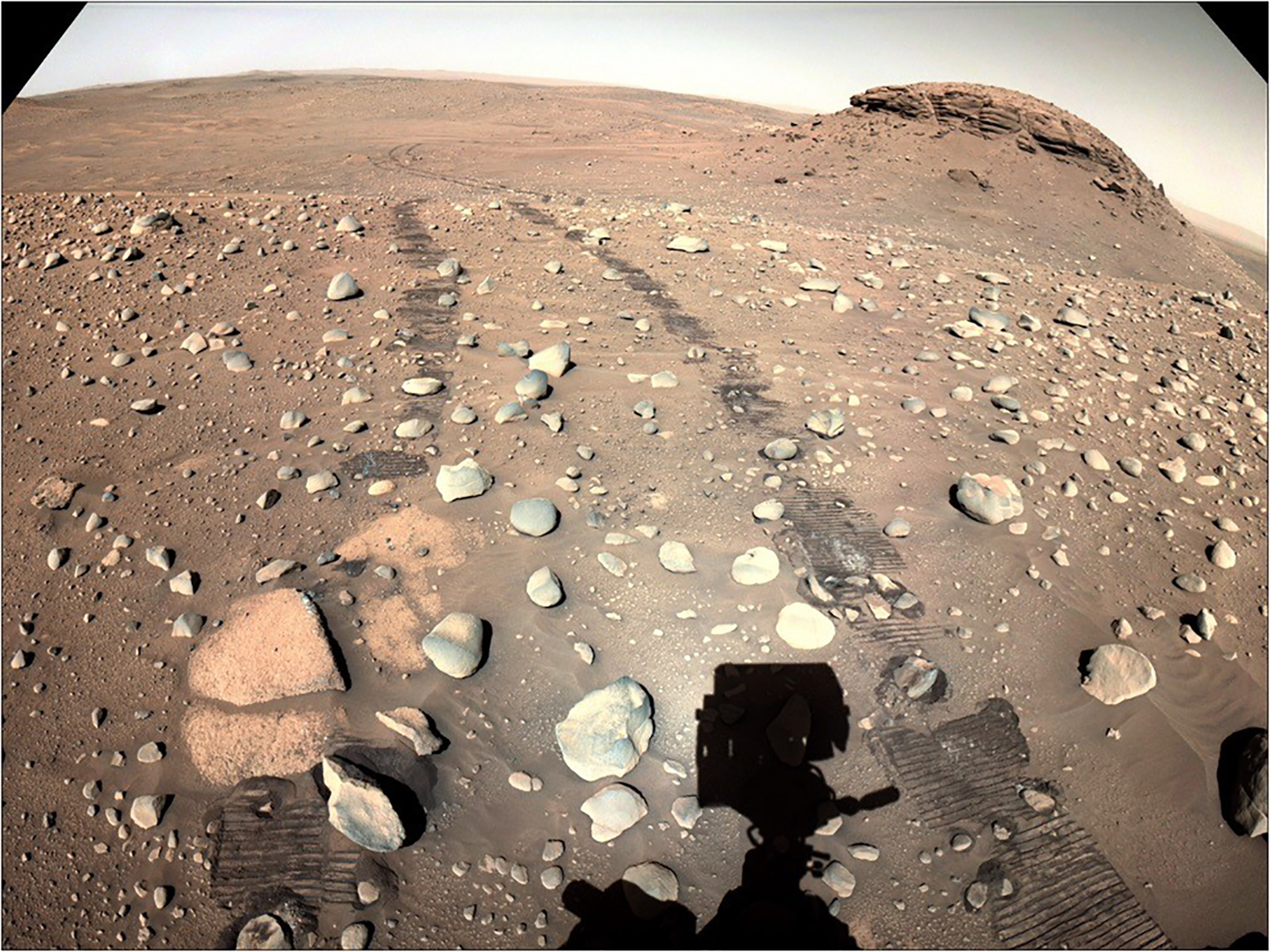 Perseverance оглядывается назад на 347,7-метровый путь.