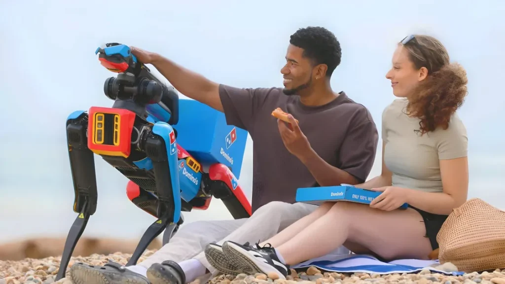 Робот-курьер Domidog: пицца под охраной Boston Dynamics