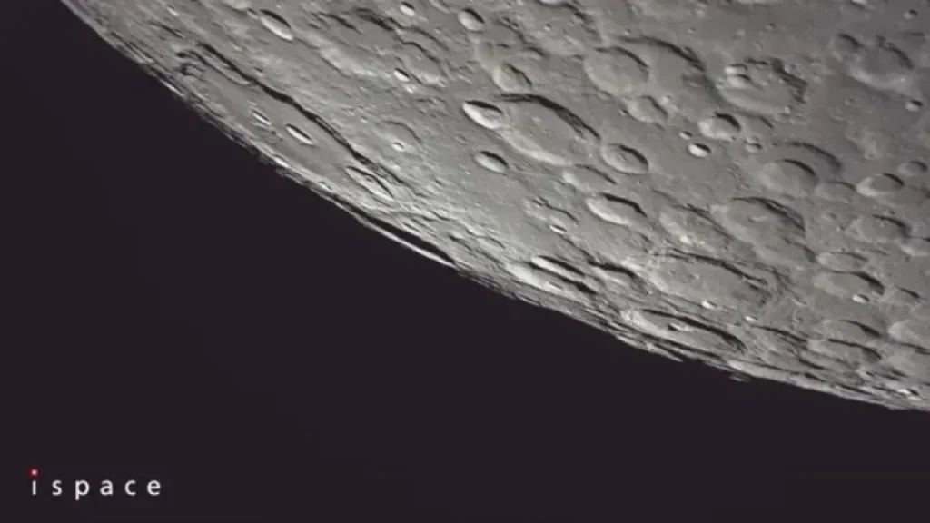 Японский зонд сделал уникальный снимок Луны перед решающей посадкой