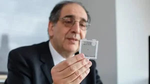 Ученые совершили прорыв: глазной имплантат частично возвращает зрение незрячим