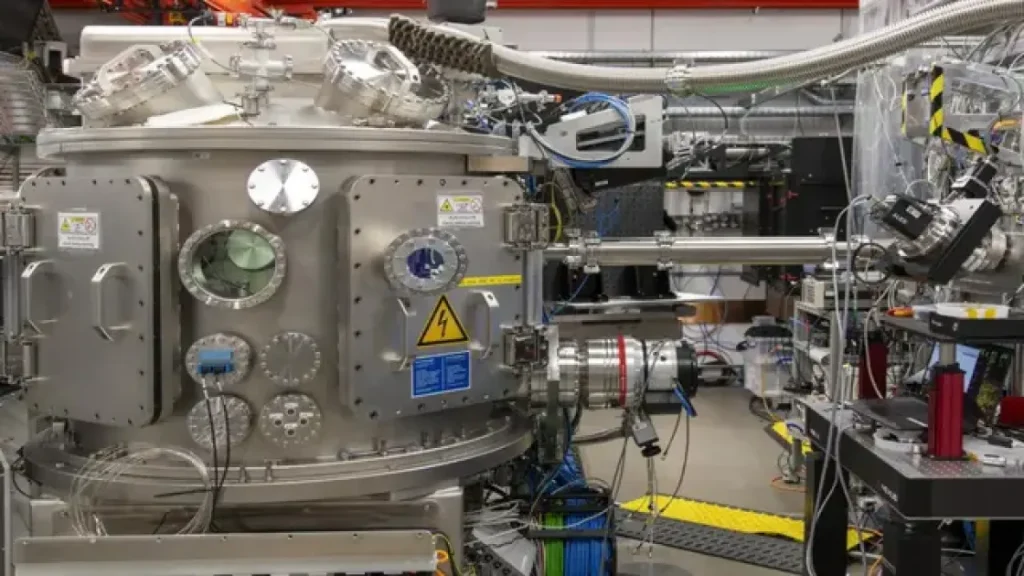 Ученые открыли новую форму льда, существующую при комнатной температуре