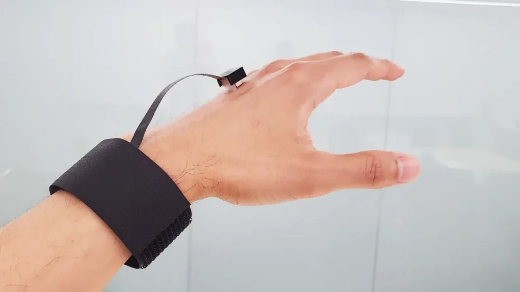 Новые носимые устройства имитируют реалистичное прикосновение