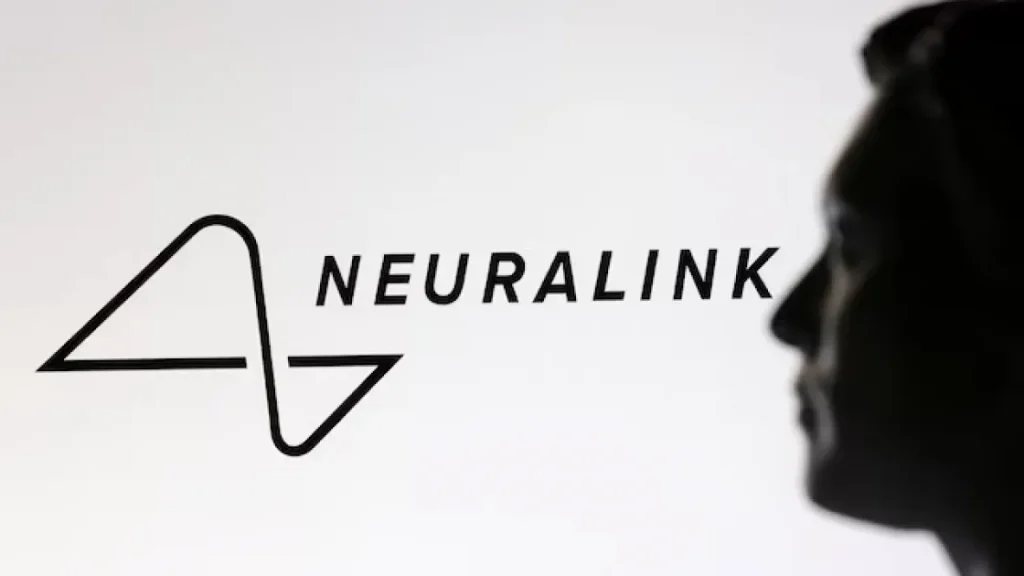 Neuralink расширяет глобальные испытания: уже 12 пациентов получили мозговые импланты