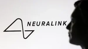 Neuralink расширяет глобальные испытания: уже 12 пациентов получили мозговые импланты