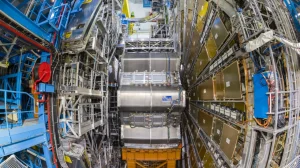 Нейросеть перехитрила физиков: ИИ предсказал свойства бозона Хиггса на 15 лет раньше срока