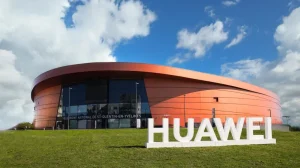 Huawei в Париже: часы для дайвинга, портретные смартфоны и новый взгляд на творчество