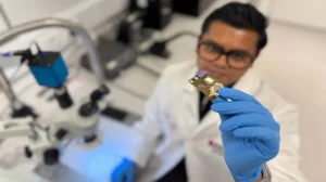 Умный пластырь будущего: новое устройство следит за заживлением ран без перевязок