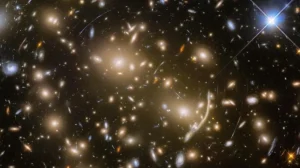 Гравитационные линзы помогли увидеть звёзды далёкой Вселенной