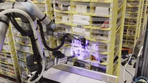 Роботы Amazon на складах: почти как люди, но пока с огрехами