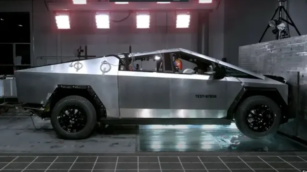 Tesla столкнулась с исками из-за гибели студентов в аварии Cybertruck