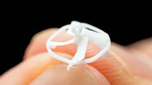 Ученые создали самого маленького летающего робота размером с пчелу