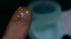 Революция в диагностике глаз: ученые создали умные контактные линзы с OLED-дисплеем