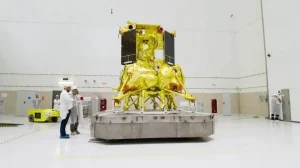 Аппарат «Луна-25» прислал первый снимок лунной поверхности