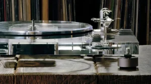 Винил в стекле: Audio-Technica представила проигрыватель-невидимку за $2000