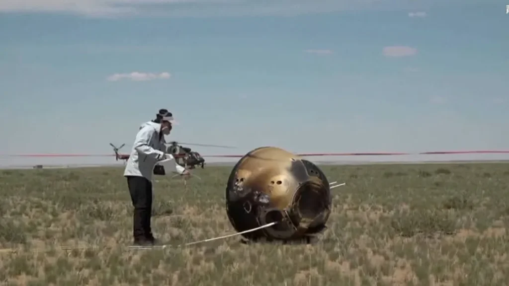 Беспилотный аппарат "Чанъэ-6" успешно доставил грунт с обратной стороны Луны