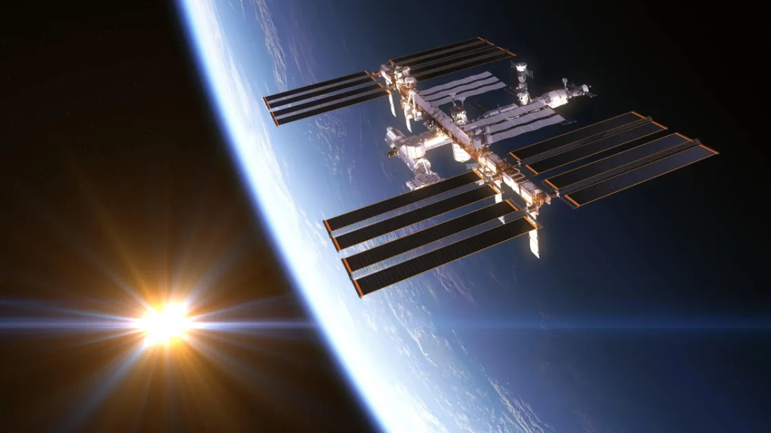 Более года на орбите — завершилась самая долгая миссия на МКС