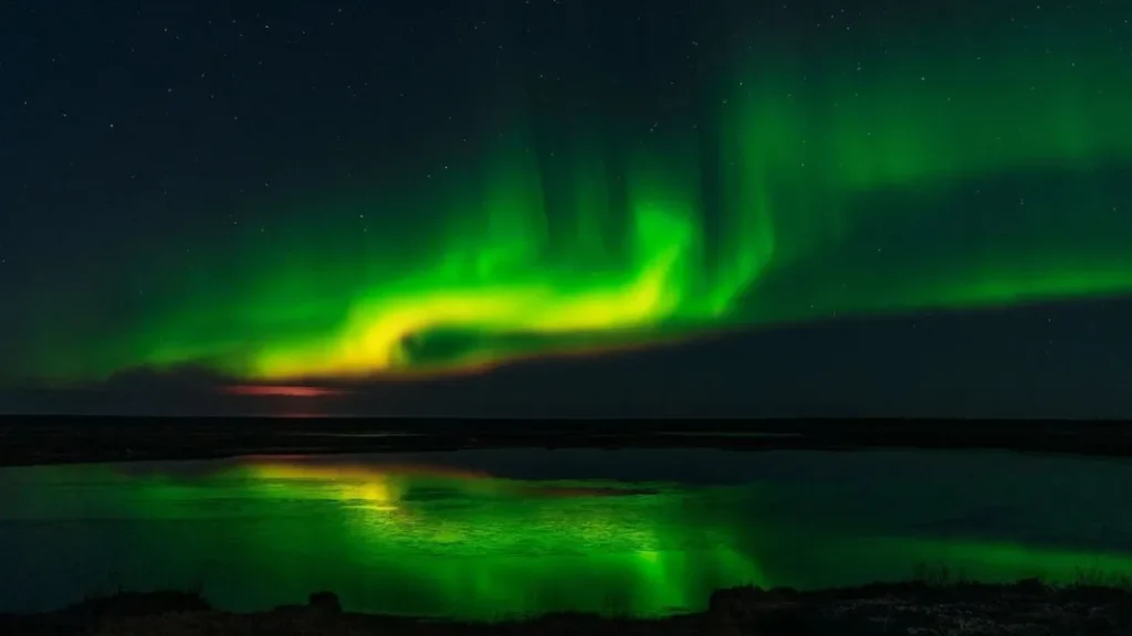 Чем вызвано полярное сияние? Ответ вас удивит