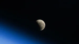 Астронавты МКС сняли уникальное видео лунного затмения из космоса