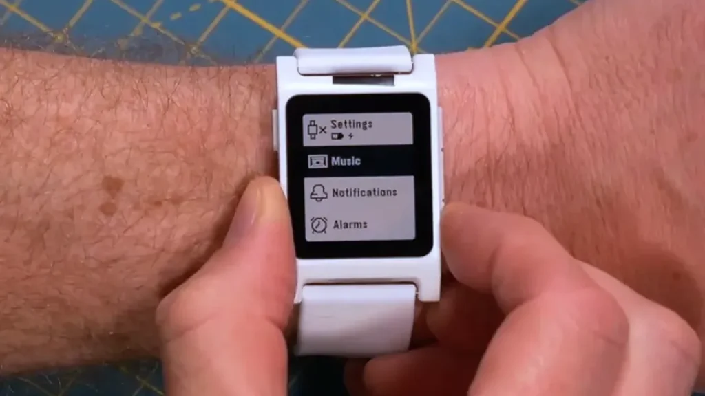 Легендарные Pebble возвращаются: что известно о возрождении культовых смарт-часов