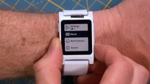 Легендарные Pebble возвращаются: что известно о возрождении культовых смарт-часов