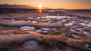 Данные аппарата NASA Mars Reconnaissance показывают — вода текла на Марсе не так давно