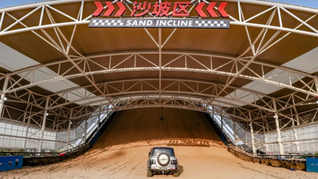 BYD открыла гигантский гоночный трек для всех желающих