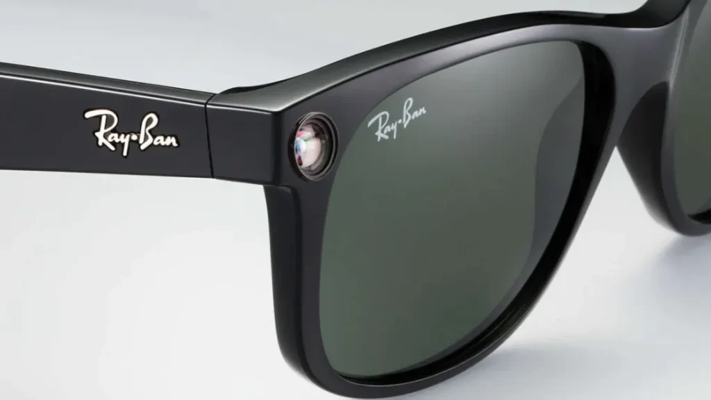 Эти очки позволяют транслировать видео и слышать комментарии смотрящих