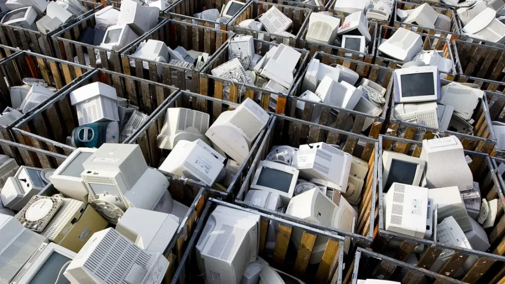 Электронный мусор: как продление жизни гаджетов спасает планету