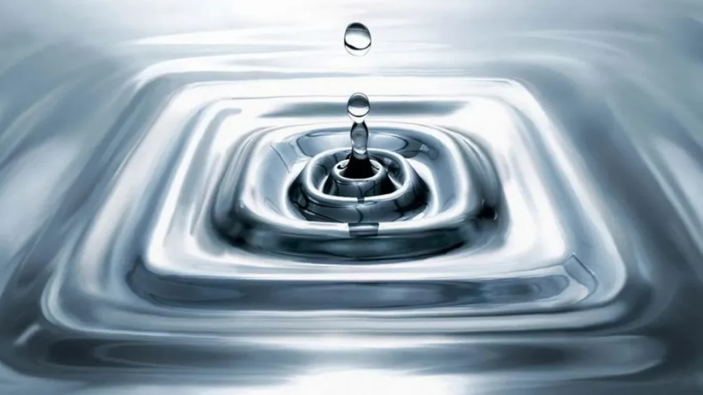 Физики научились создавать квадратные капли и жидкие решетки