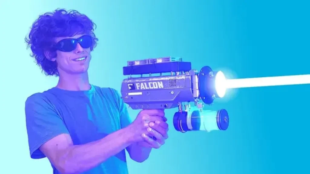 250-ваттный монстр: YouTuber создал ручной лазер, который режет алмазы