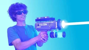 250-ваттный монстр: YouTuber создал ручной лазер, который режет алмазы