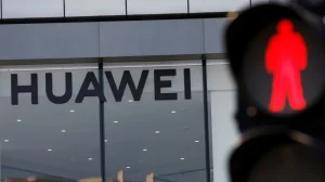 Huawei в панике скупает все доступные компоненты