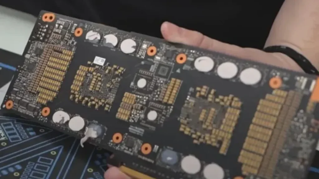 Huawei создала двухпроцессорную видеокарту для обхода санкций США