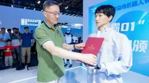 В Китае человекоподобный робот поступил в театральную аспирантуру