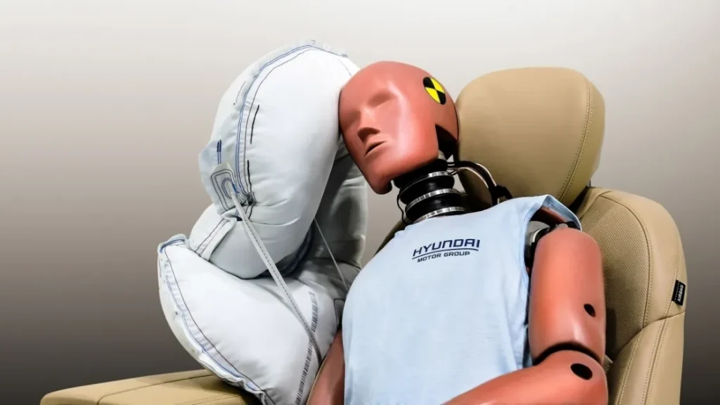 Hyundai придумал центральную подушку безопасности