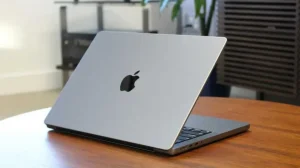 Программист превратил MacBook в скрипящую дверь с помощью скрытого датчика