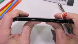 Бюджетный iPhone 16e оказалось очень сложно сломать