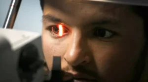 Искусственный интеллект определит болезни сердца по глазам