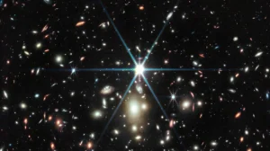 Изгиб в пространстве-времени помог телескопу James Webb обнаружить невероятно далекую звезду