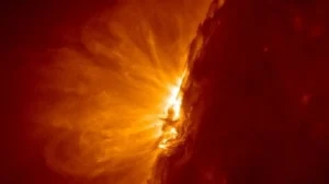 Как магнитное поле останавливает солнечные выбросы