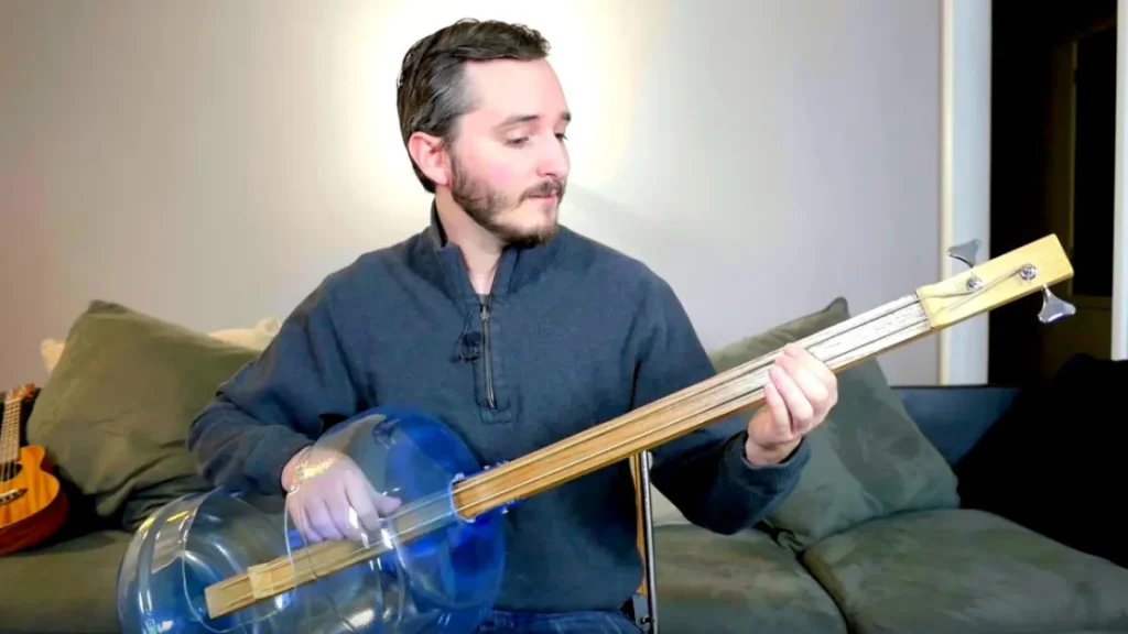 Как сделать бас-гитару из пластиковой бутылки