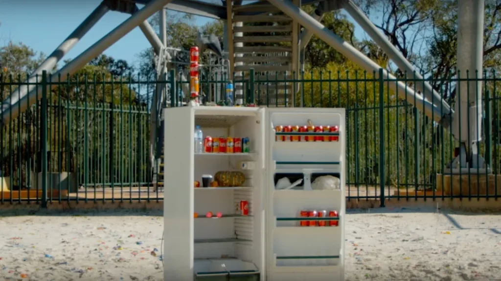 Холодильник проходит экстремальный краш-тест