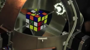Студенты создали настоящего чемпиона по скорости сборки кубика-Рубика