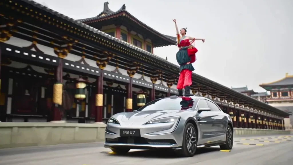 BYD крайне необычно продемонстрировала подвеску своего роскошного седана Yangwang U7
