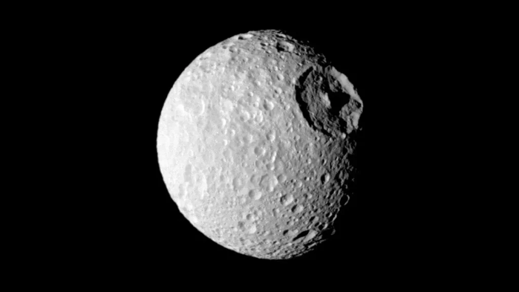 На одном из спутников Сатурна подтверждено наличие поземного океана