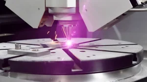 Напечатанный на 3D-принтере наноспутниковый двигатель излучает чистые ионы для движения