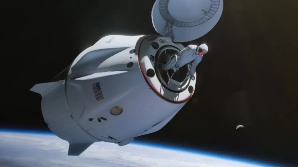 Первый коммерческий астронавт выйдет в открытый космос в августе